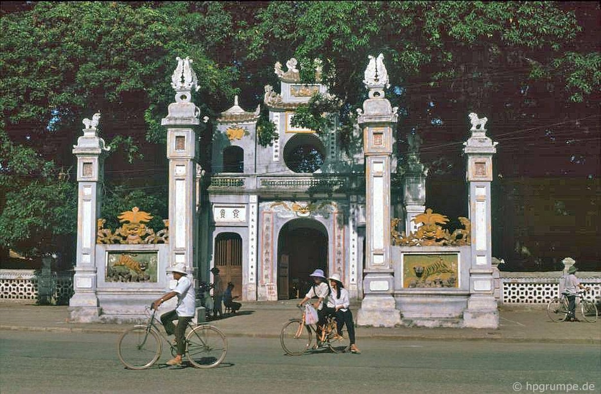 Anh cuc hiem ve den Quan Thanh o Ha Noi nam 1993