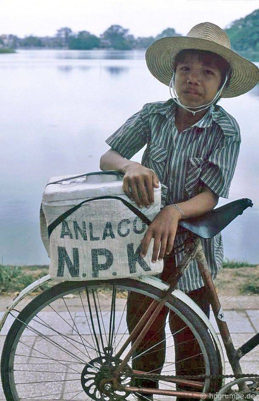 Soi nhung nghe la tren duong pho Ha Noi dau thap nien 1990-Hinh-14