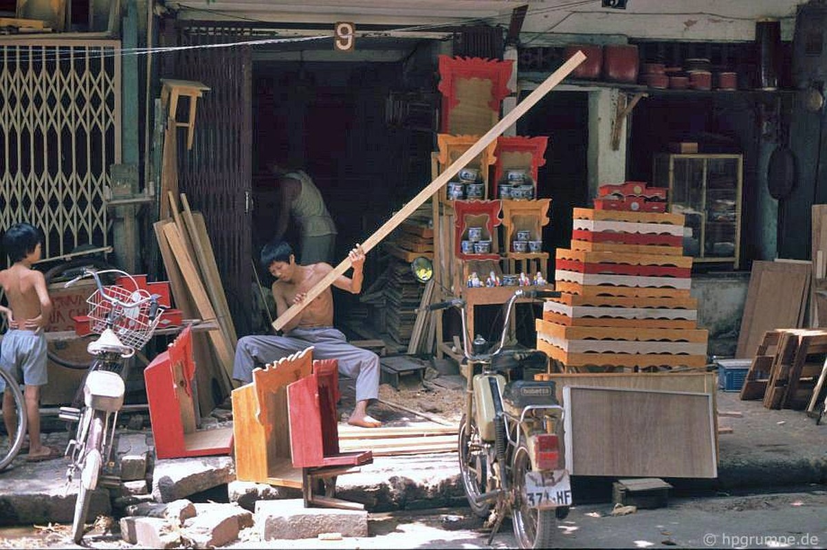 Soi nhung nghe la tren duong pho Ha Noi dau thap nien 1990-Hinh-5