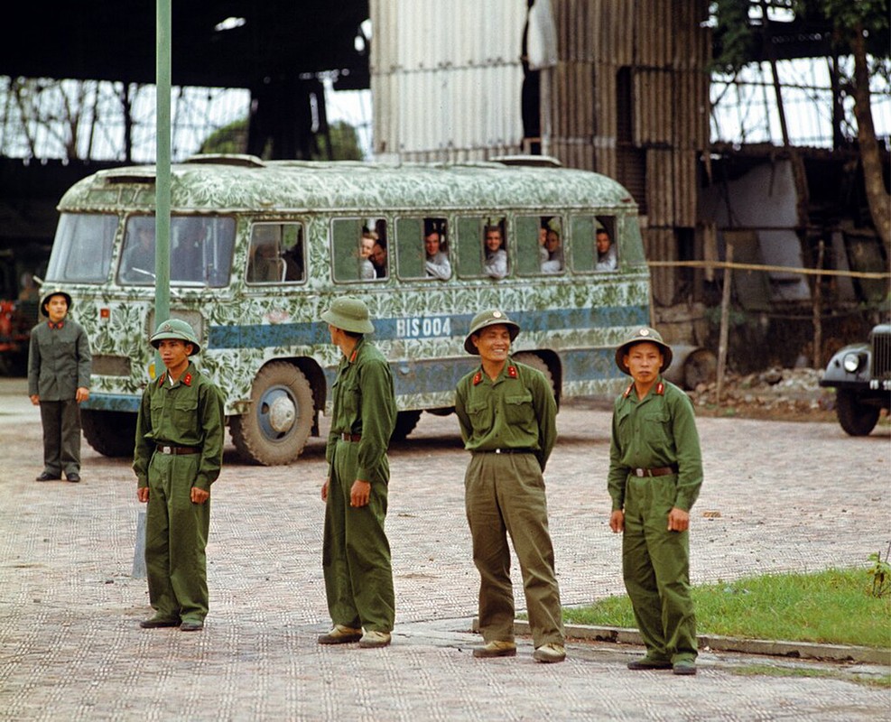 Cuoc song o mien Bac Viet Nam nam 1973 qua ong kinh quoc te-Hinh-10