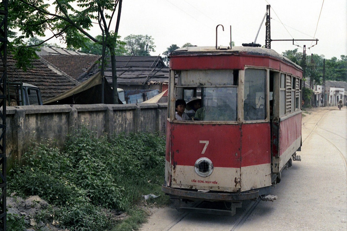 Tau dien o Ha Noi nam 1990 qua ong kinh nu pho nhay Australia-Hinh-2