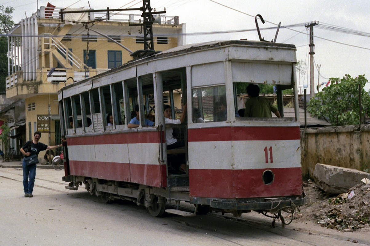 Tau dien o Ha Noi nam 1990 qua ong kinh nu pho nhay Australia-Hinh-8