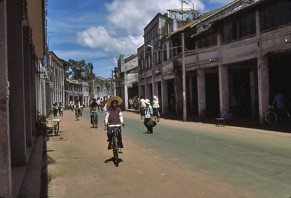 Loat anh bat ngo ve thanh pho Tham Quyen nam 1980-Hinh-5