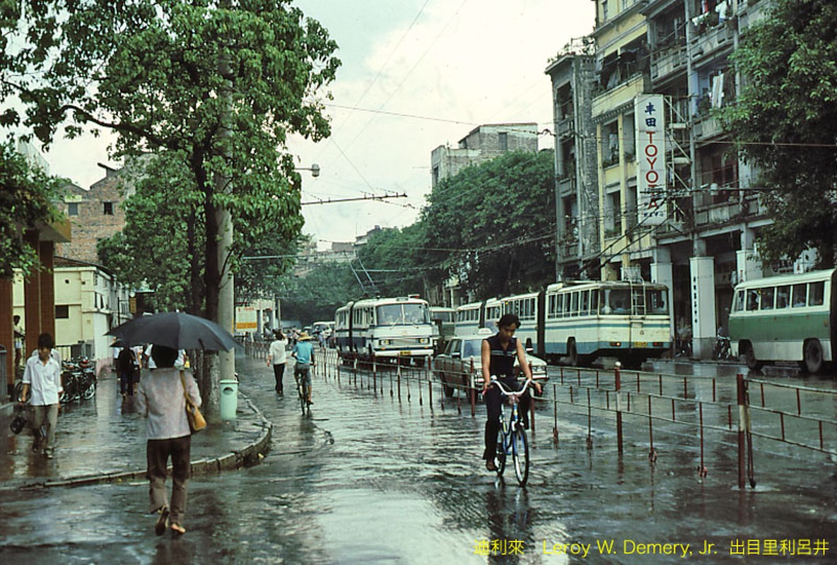 Thich thu voi loat anh sinh dong ve TP Quang Chau nam 1983-Hinh-6