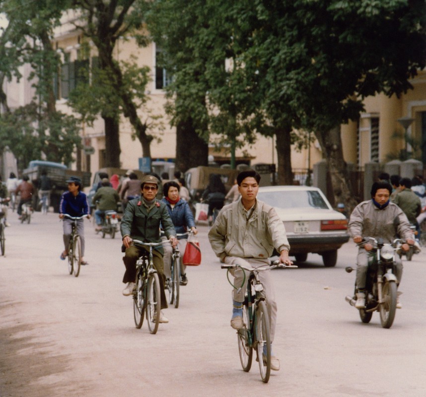 Loat anh hiem va doc ve giao thong o Ha Noi nam 1990 (1)-Hinh-12