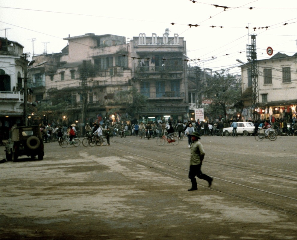 Loat anh hiem va doc ve giao thong o Ha Noi nam 1990 (1)-Hinh-3