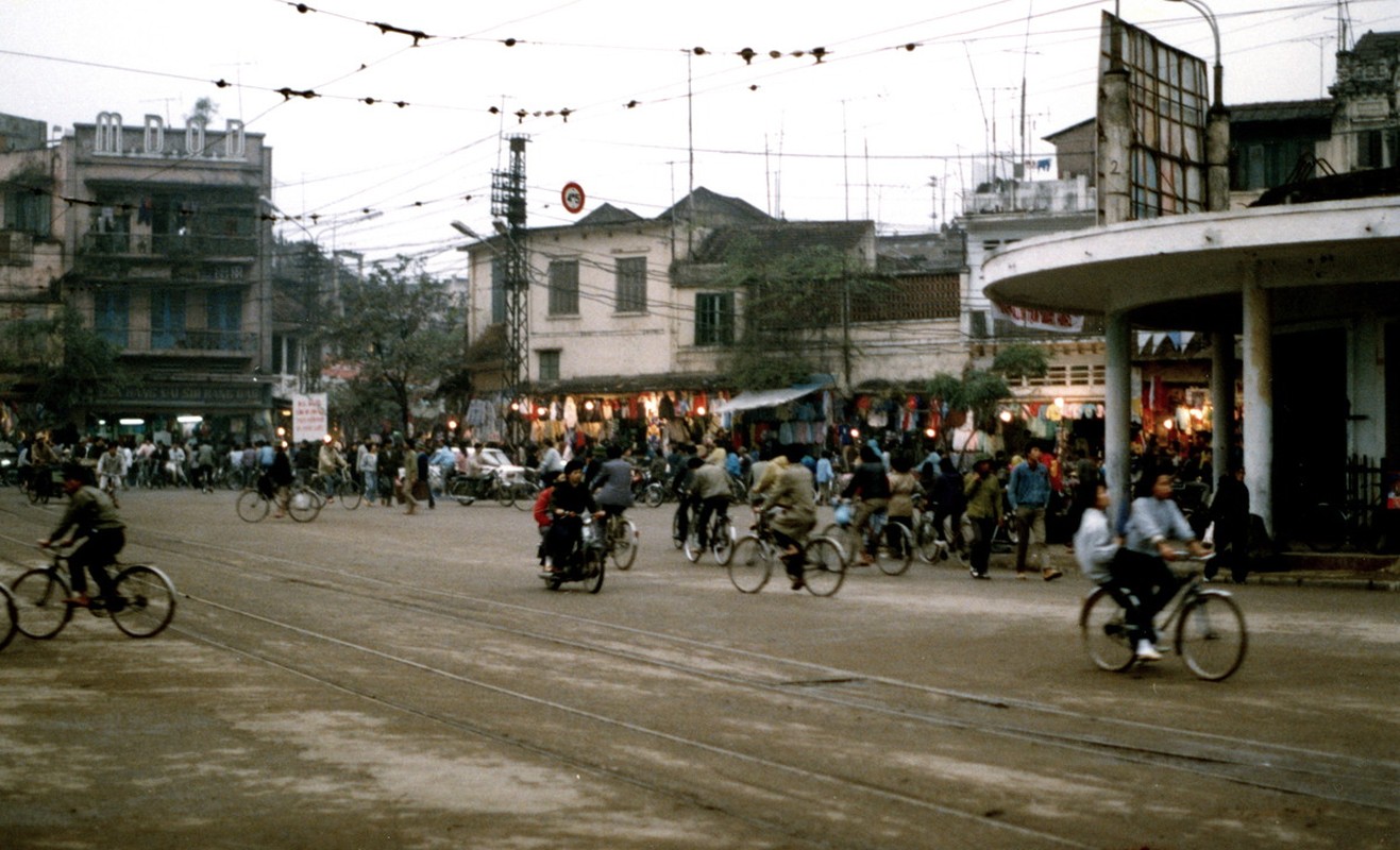 Loat anh hiem va doc ve giao thong o Ha Noi nam 1990 (1)-Hinh-4