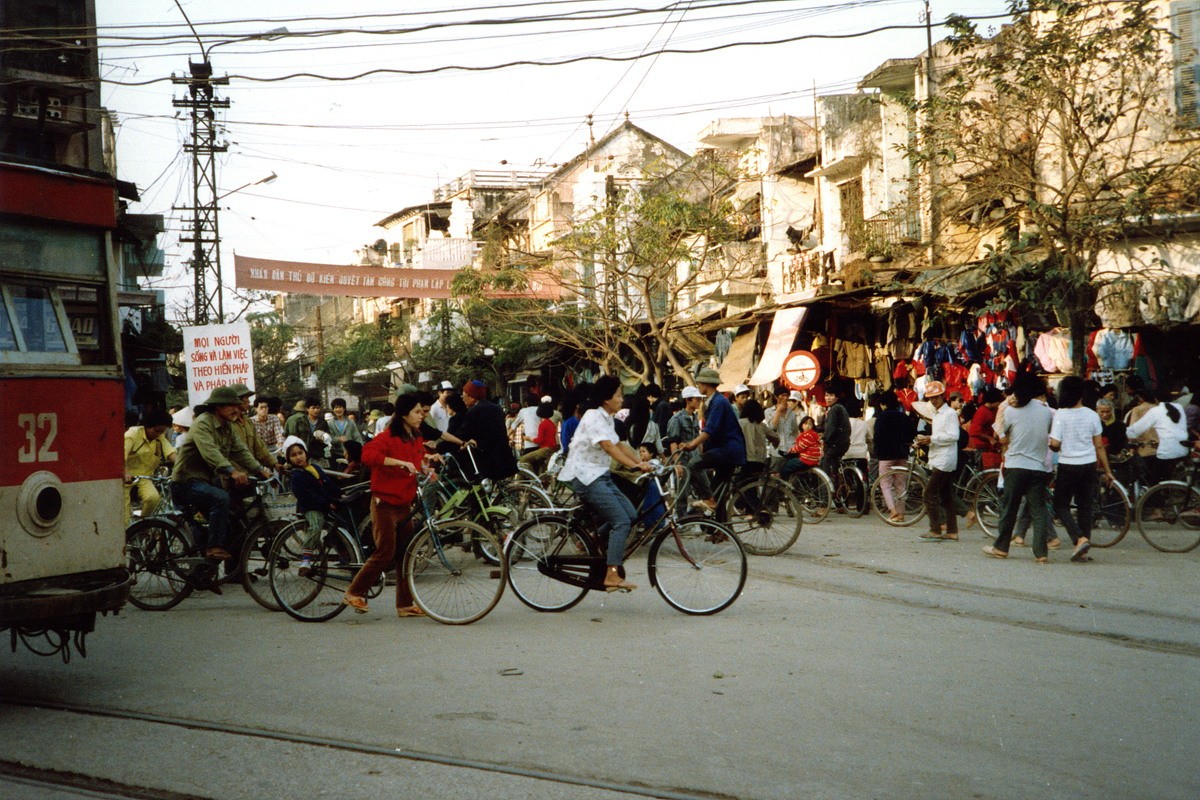 Loat anh hiem va doc ve giao thong o Ha Noi nam 1990 (1)-Hinh-6