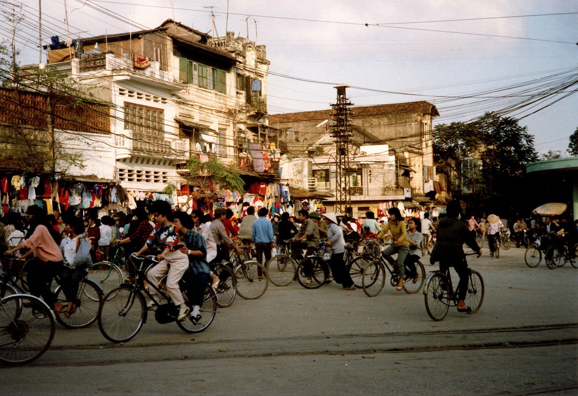 Loat anh hiem va doc ve giao thong o Ha Noi nam 1990 (1)-Hinh-8