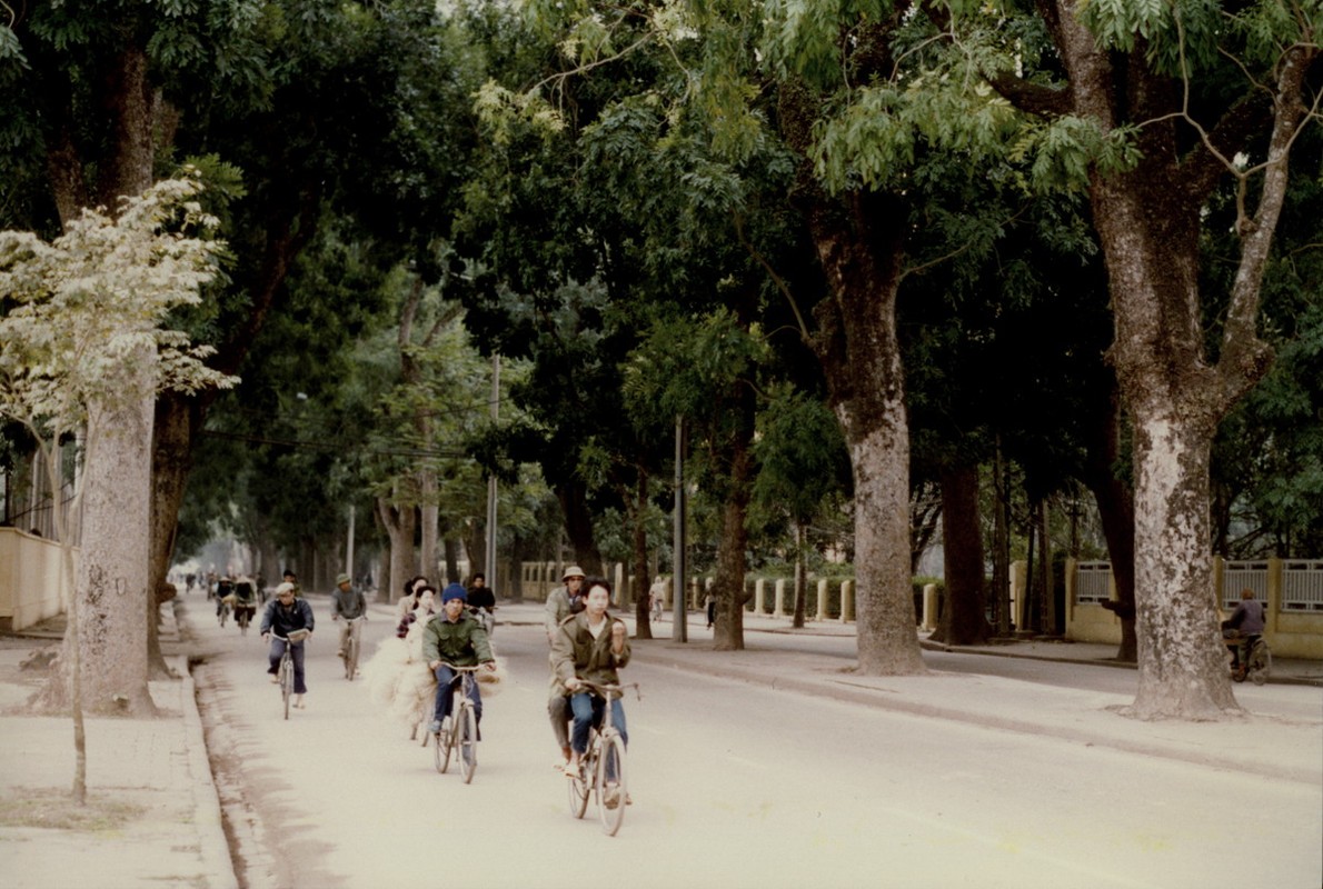 Loat anh hiem va doc ve giao thong o Ha Noi nam 1990 (2)-Hinh-5