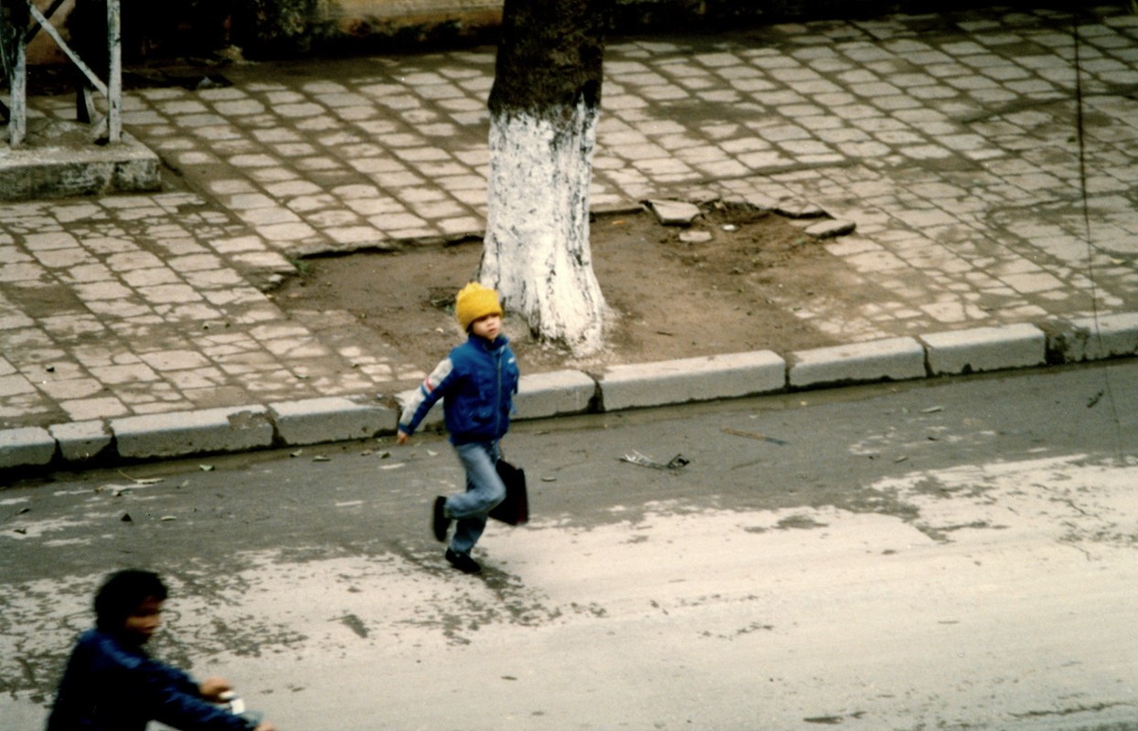 Loat anh “mot thoi de nho” ve tre em Ha Noi hau bao cap-Hinh-2