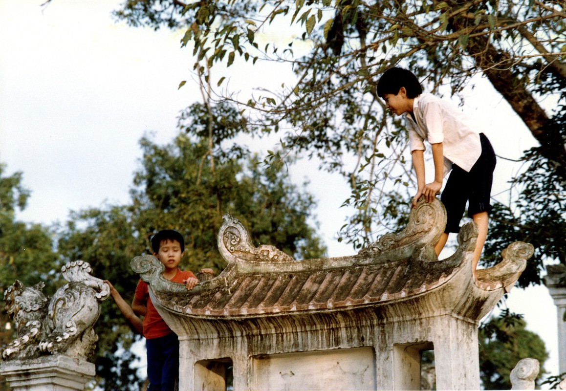 Anh doc: Ve moc mac cua den Ngoc Son o Ha Noi nam 1990-Hinh-6