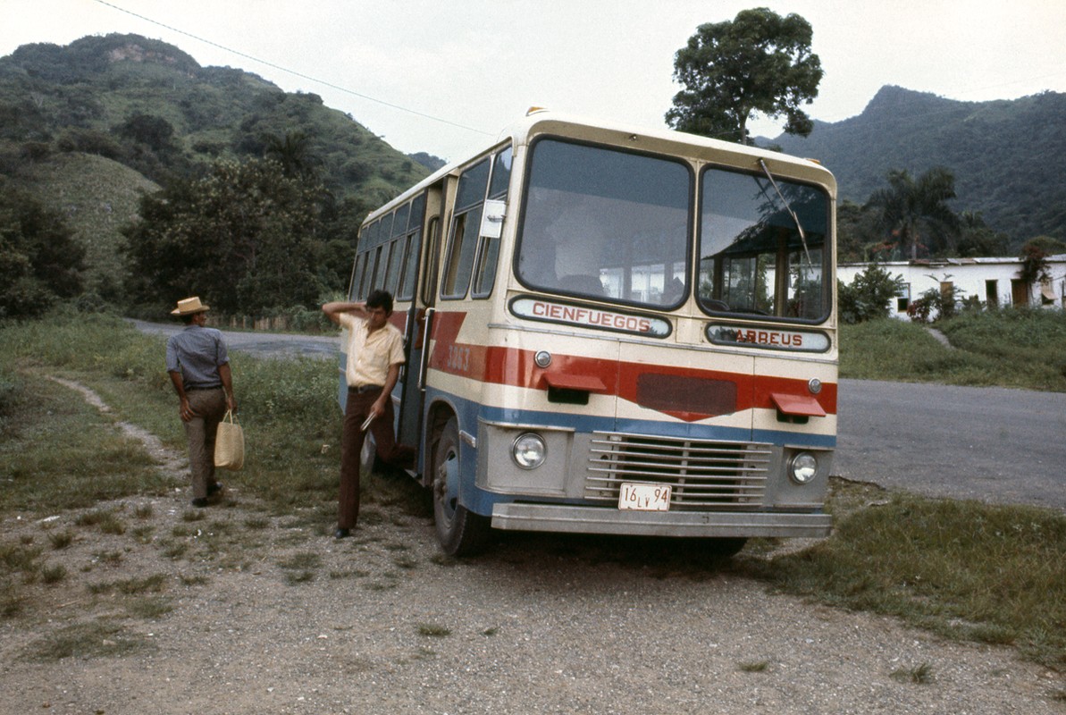 Loat anh lan dau biet den ve dat nuoc Cuba nam 1976-Hinh-16