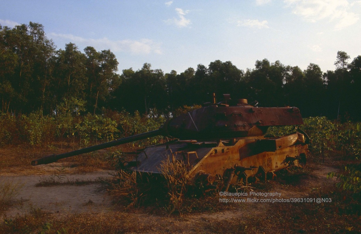 Anh cuc sinh dong ve TP. HCM nam 1993 qua ong kinh nguoi Duc-Hinh-12