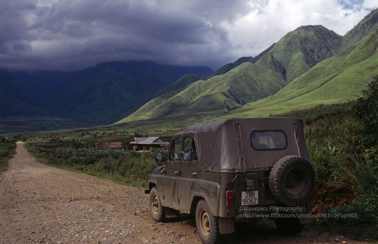 Anh sieu quy hiem ve con nguoi va canh vat Lai Chau nam 1998-Hinh-13