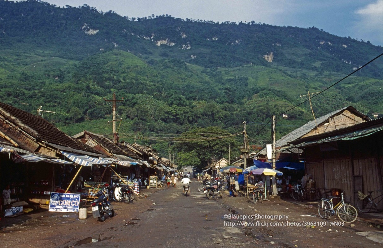 Anh sieu quy hiem ve con nguoi va canh vat Lai Chau nam 1998-Hinh-6