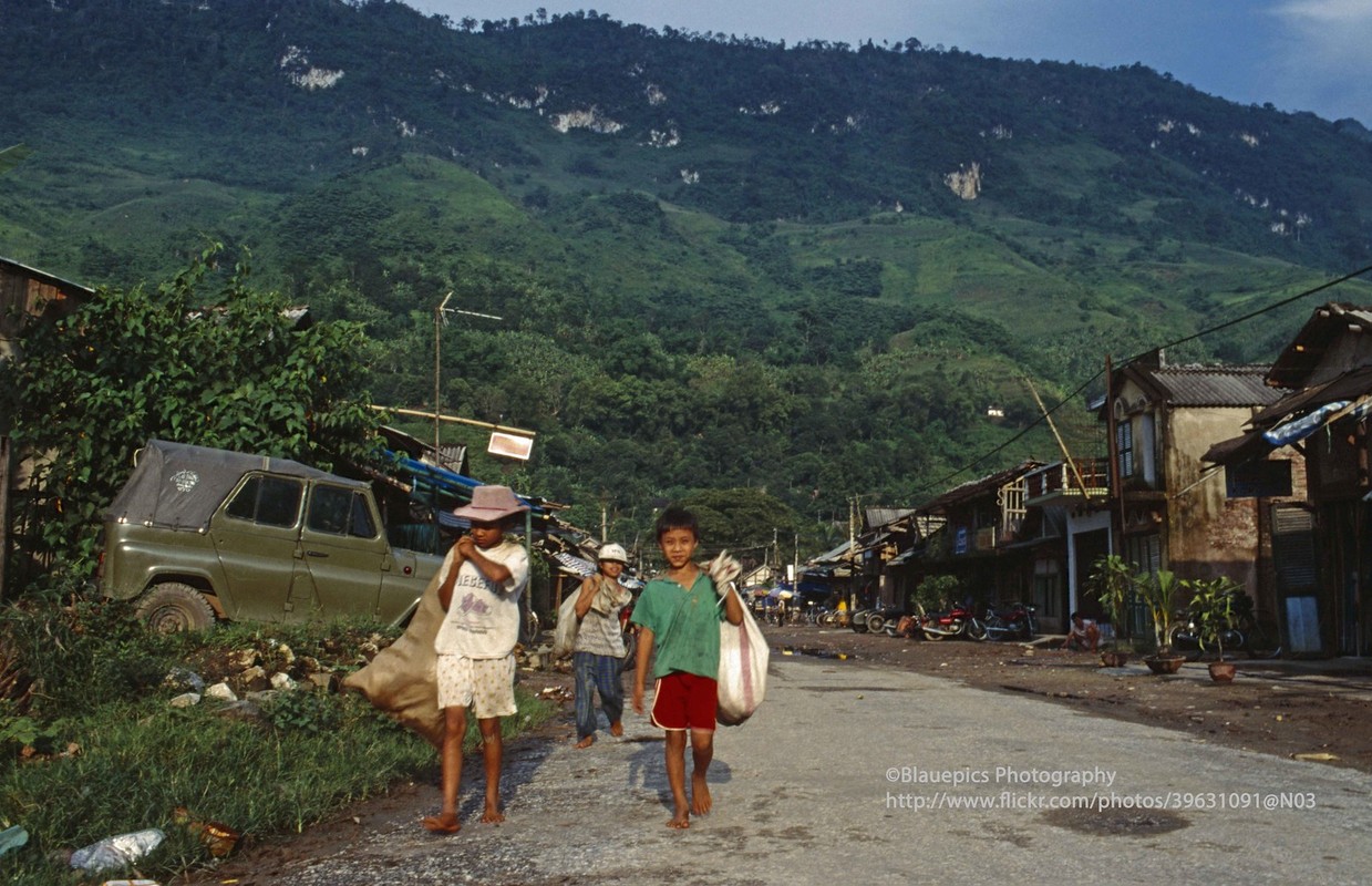 Anh sieu quy hiem ve con nguoi va canh vat Lai Chau nam 1998-Hinh-7