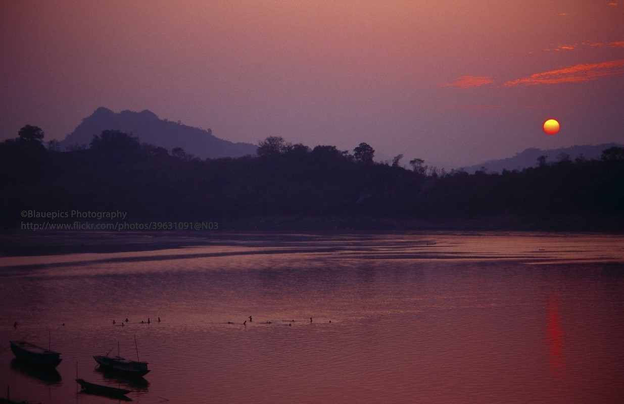 Nhung buc anh phai xem ve Co do Luang Prabang cua Lao nam 1996-Hinh-16