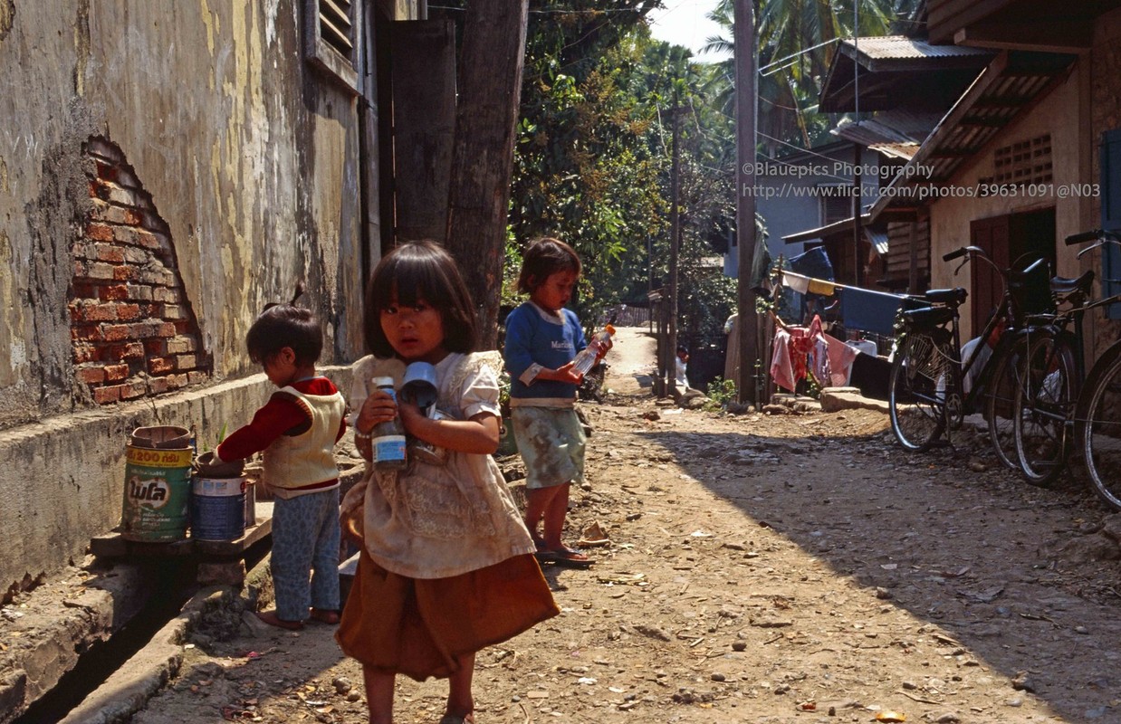 Nhung buc anh phai xem ve Co do Luang Prabang cua Lao nam 1996-Hinh-6