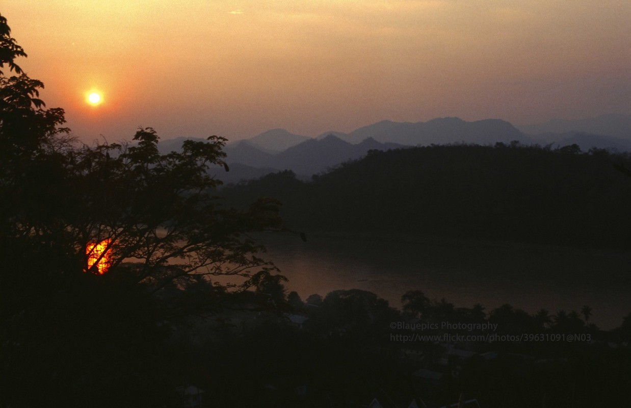 Nhung buc anh phai xem ve Co do Luang Prabang cua Lao nam 1996-Hinh-8