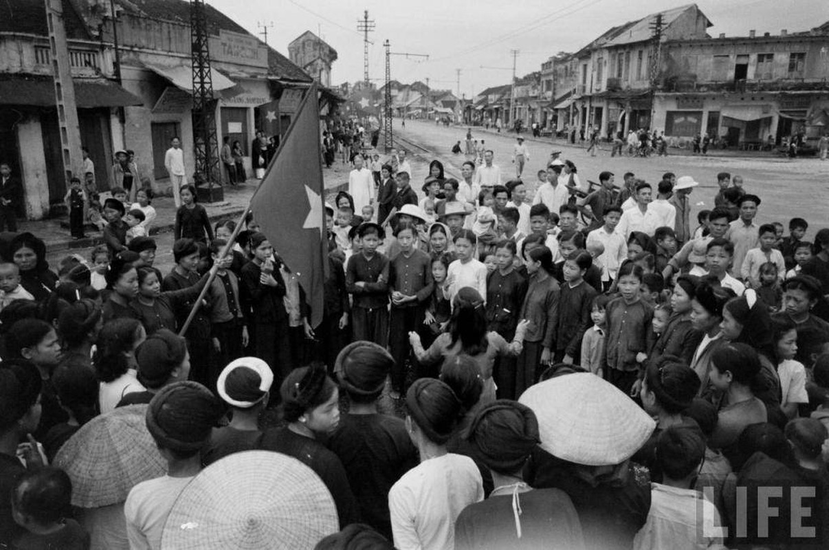 Xuc dong canh bien nguoi chao don ngay giai phong Thu do 10/10/1954-Hinh-2