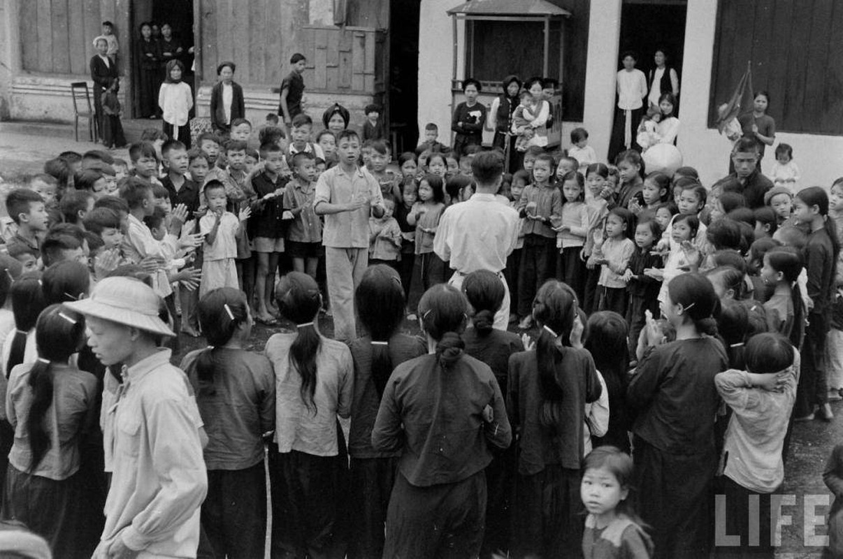 Xuc dong canh bien nguoi chao don ngay giai phong Thu do 10/10/1954-Hinh-3