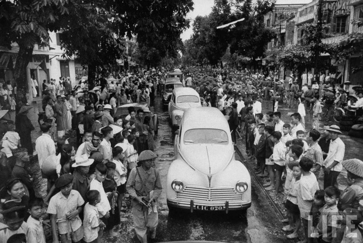 Xuc dong canh bien nguoi chao don ngay giai phong Thu do 10/10/1954-Hinh-7