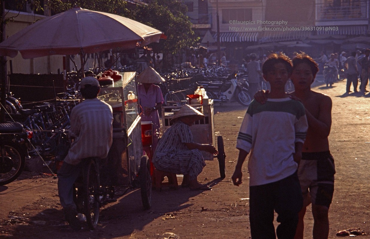 Loat anh tuyet voi ve doi thuong o TP. HCM nam 1998-Hinh-4