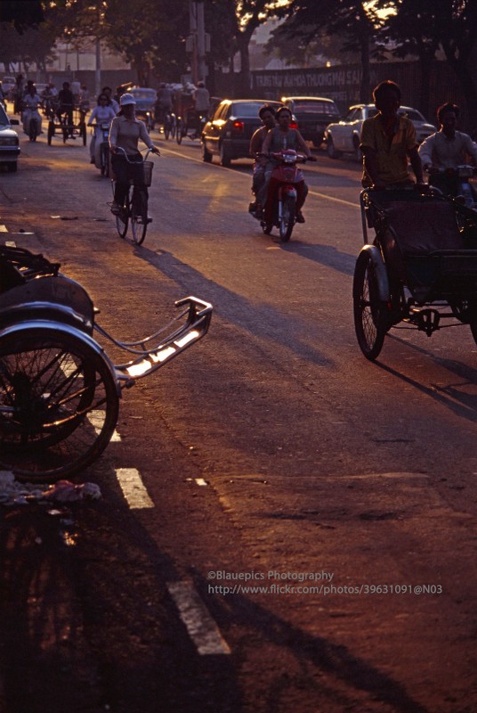 Loat anh tuyet voi ve doi thuong o TP. HCM nam 1998-Hinh-7