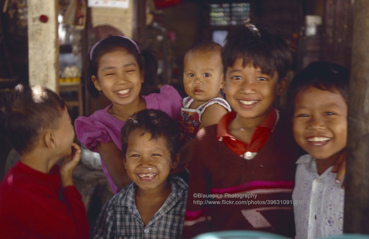 Loat anh cuc hay ve thanh pho lon thu hai Myanmar nam 1992-Hinh-5