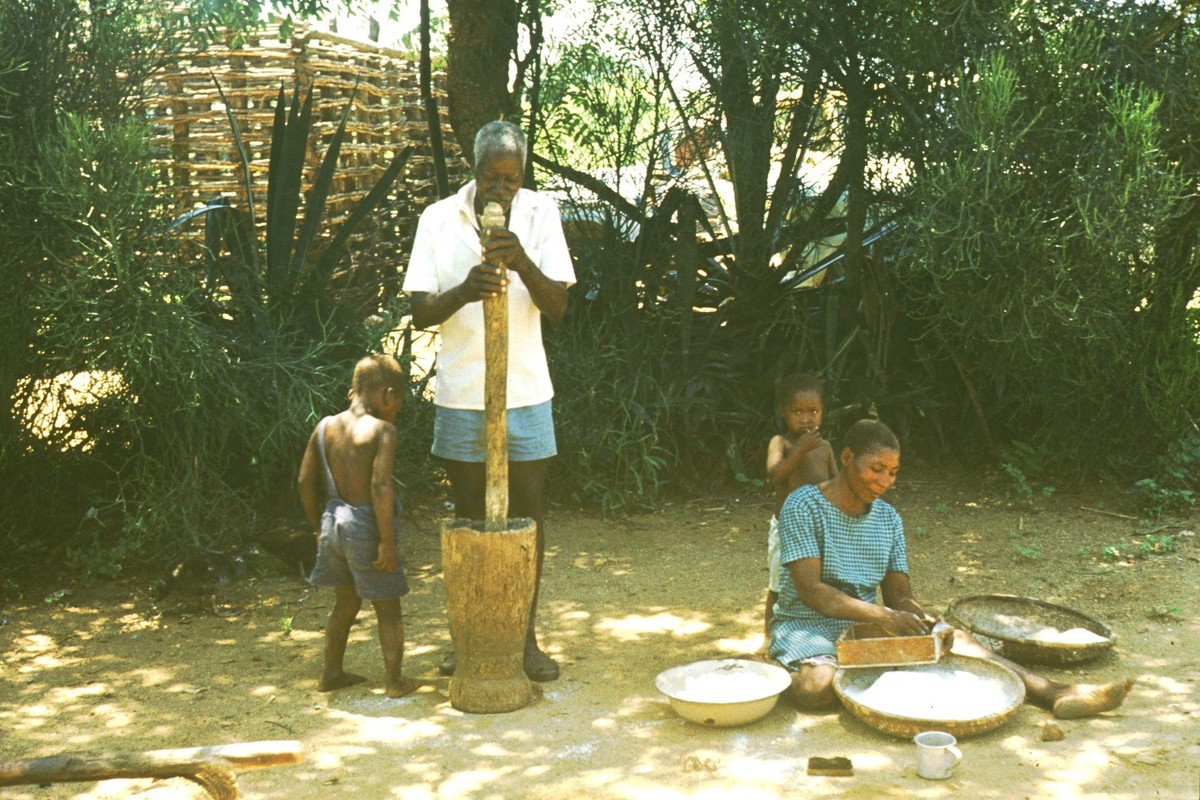 Anh cuc doc ve cuoc song o Mozambique nam 1979-1982-Hinh-10
