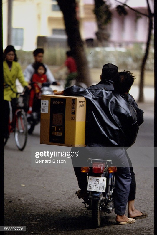 Anh cuc quy ve Ha Noi nam 1993 cua Bernard Bisson-Hinh-13