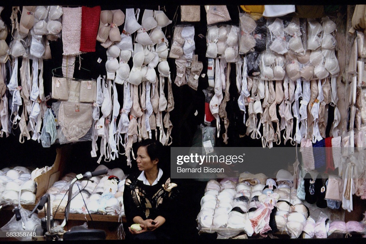 Anh cuc quy ve Ha Noi nam 1993 cua Bernard Bisson-Hinh-3