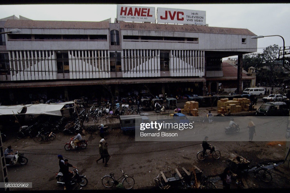 Anh cuc quy ve Ha Noi nam 1993 cua Bernard Bisson-Hinh-4