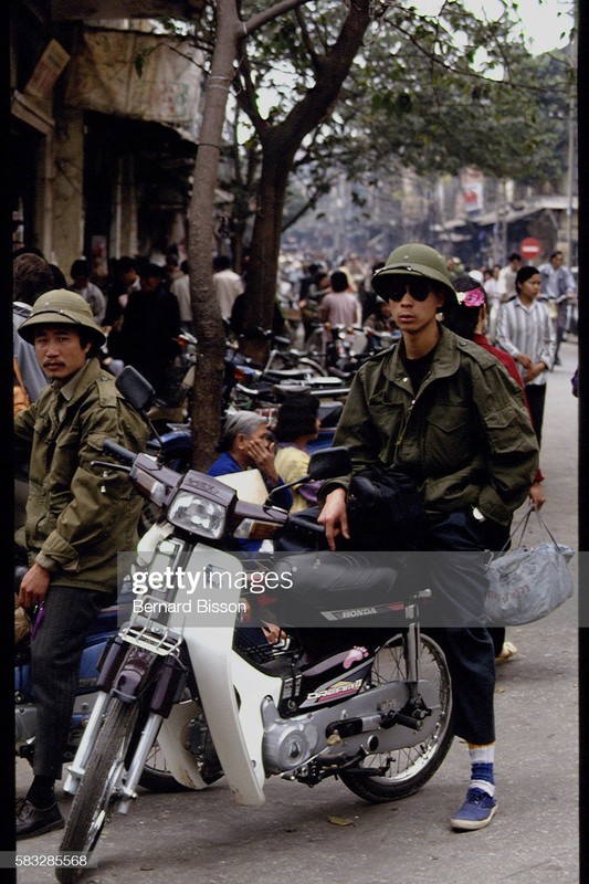 Anh cuc quy ve Ha Noi nam 1993 cua Bernard Bisson-Hinh-9