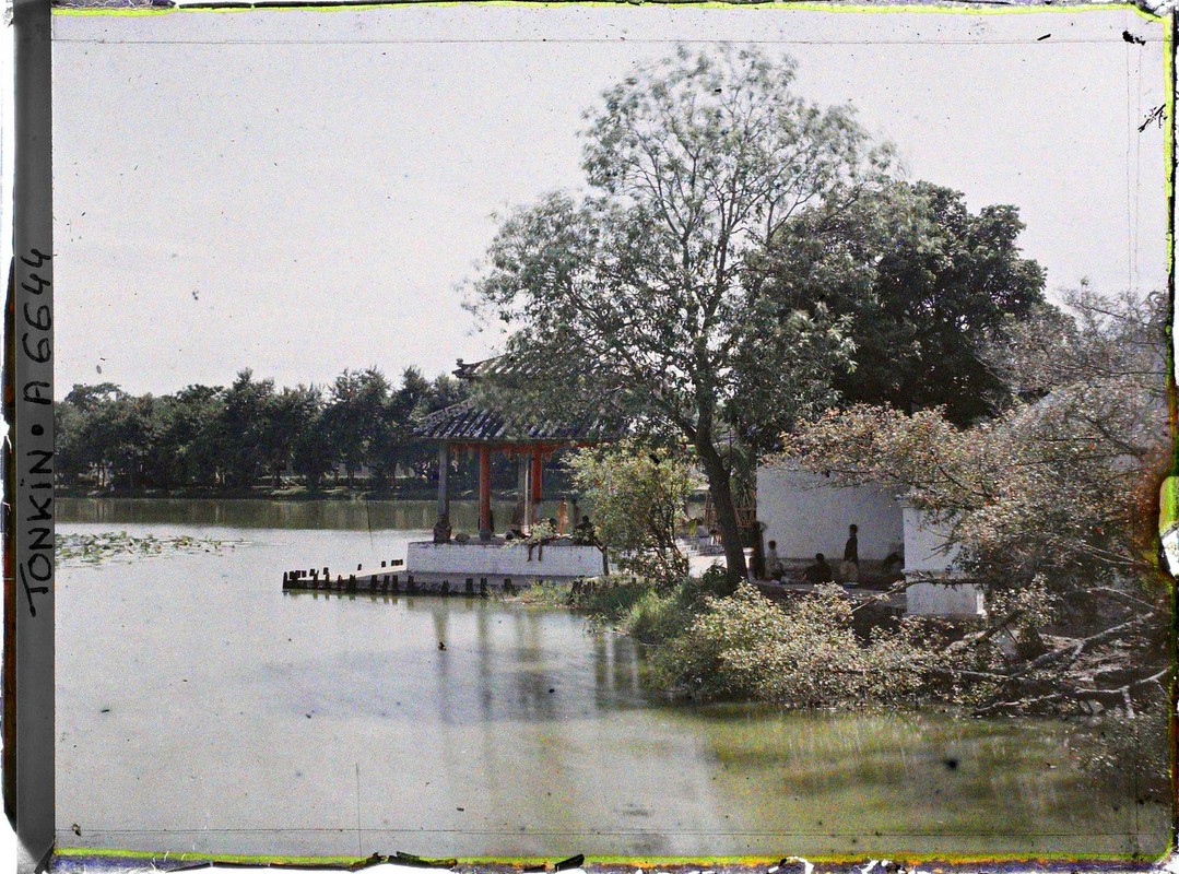 Ve khac la cua ho Hoan Kiem - den Ngoc Son trong anh mau 1915 (2)