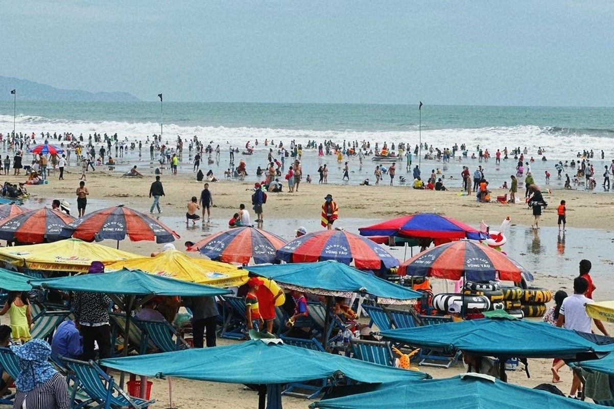 Bien Vung Tau kin nguoi mung 4 Tet