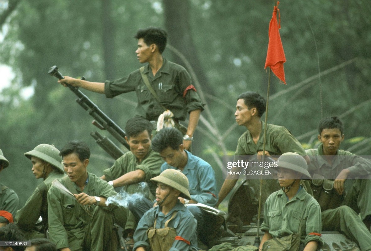 Thoi khac giai phong mien Nam 30/4/1975 qua anh phong vien nuoc ngoai-Hinh-5