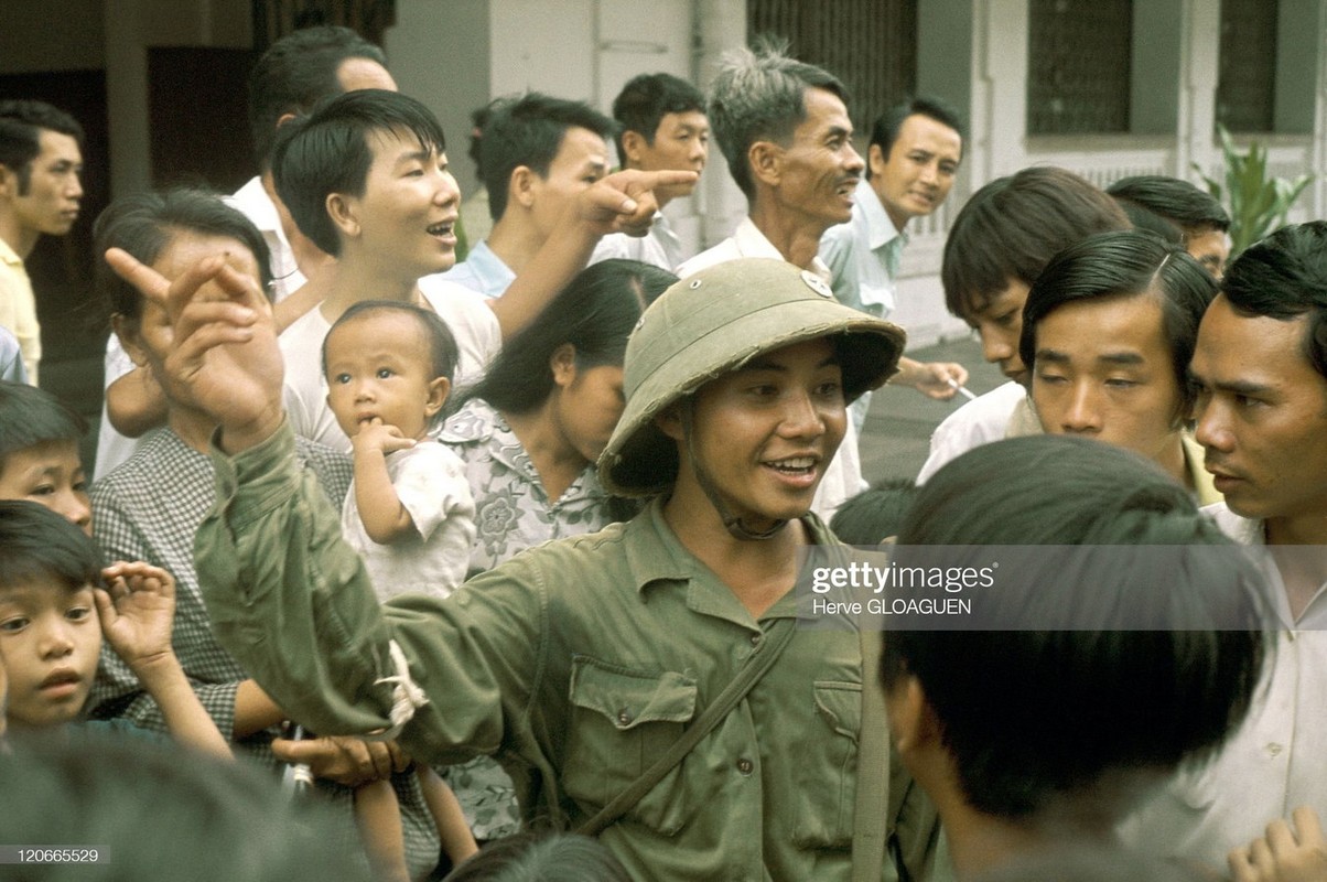 Thoi khac giai phong mien Nam 30/4/1975 qua anh phong vien nuoc ngoai-Hinh-8