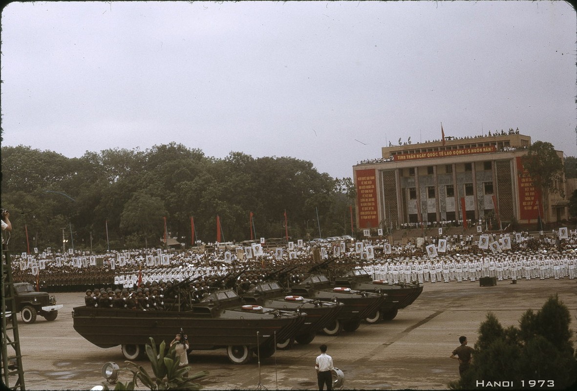 Anh dang quy ve cuoc duyet binh dac biet o Ha Noi nam 1973-Hinh-9