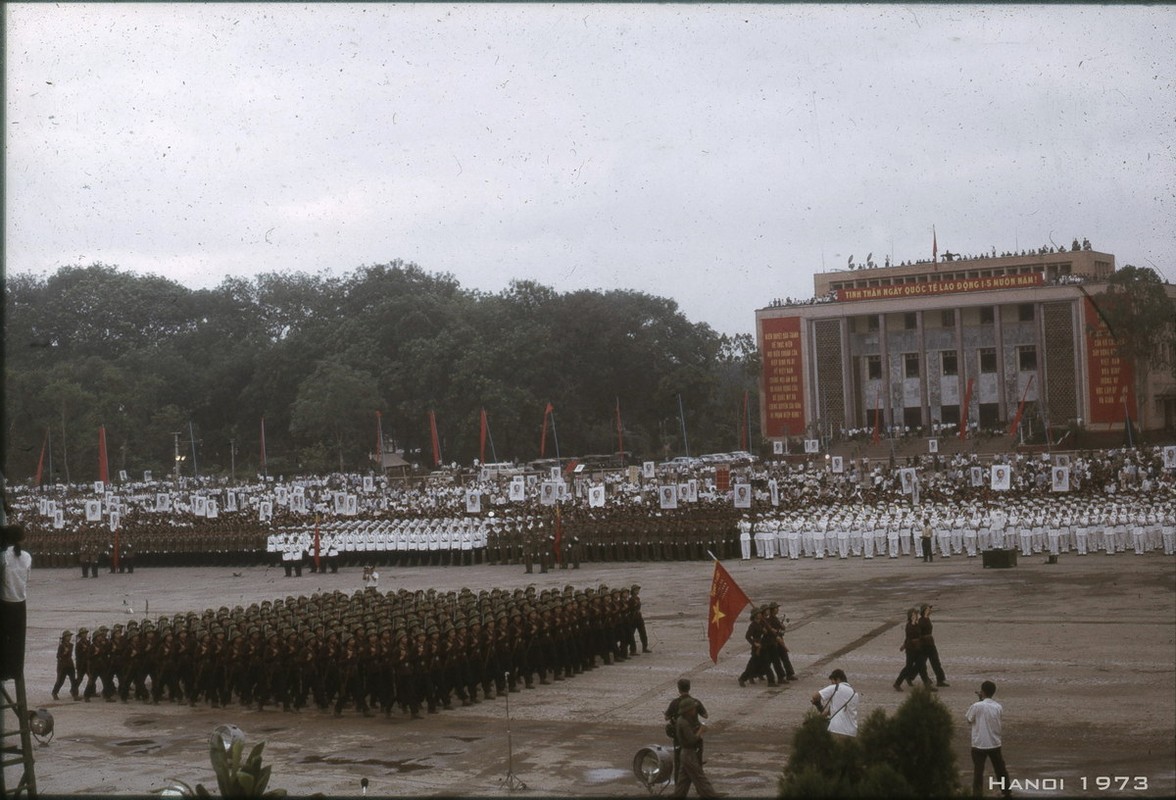 View - 	Ảnh hiếm hoi về cuộc duyệt binh đặc biệt ở Hà Nội năm 1973