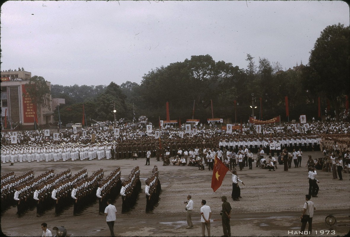 View - 	Ảnh hiếm hoi về cuộc duyệt binh đặc biệt ở Hà Nội năm 1973