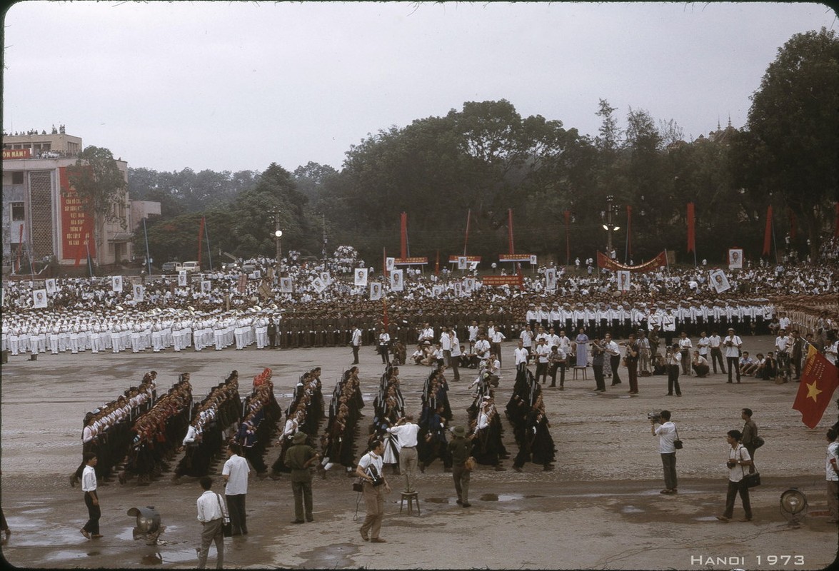 View - 	Ảnh hiếm hoi về cuộc duyệt binh đặc biệt ở Hà Nội năm 1973