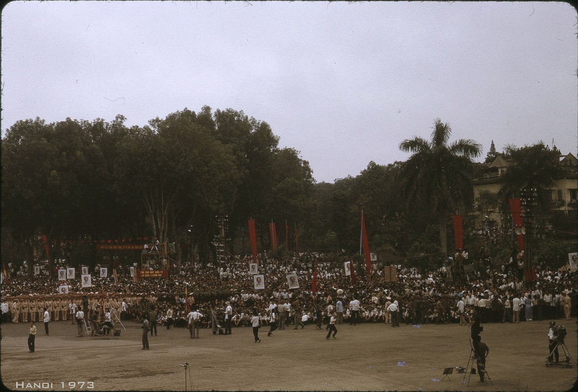 View - 	Ảnh hiếm hoi về cuộc duyệt binh đặc biệt ở Hà Nội năm 1973