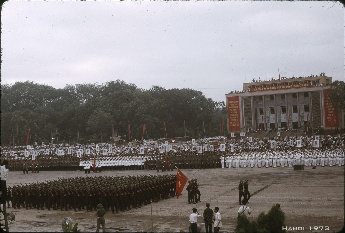 View - 	Ảnh hiếm hoi về cuộc duyệt binh đặc biệt ở Hà Nội năm 1973