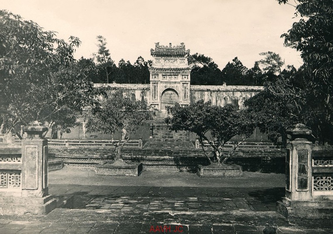 Anh “quy nhu vang” ve lang tam cac vi vua o Hue nam 1935-Hinh-8