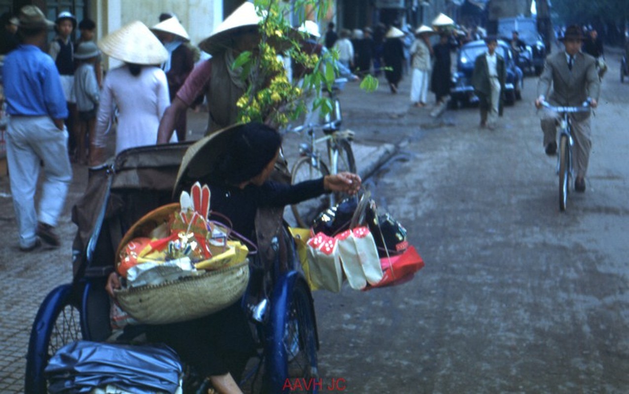 Anh mau duong pho cuc sinh dong o Co do Hue nam 1952-Hinh-7