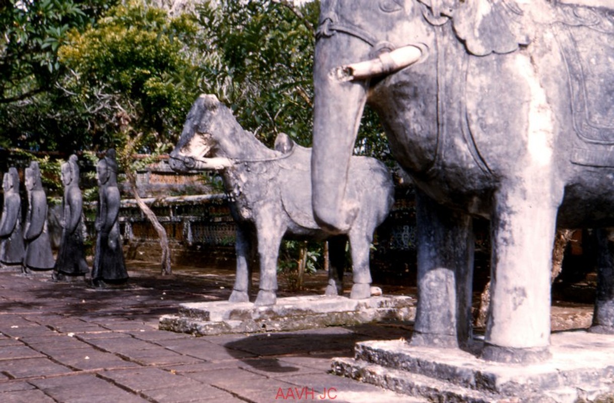 Ve doc dao lang Tu Duc nam 1955 qua anh mau cua nguoi Phap-Hinh-6