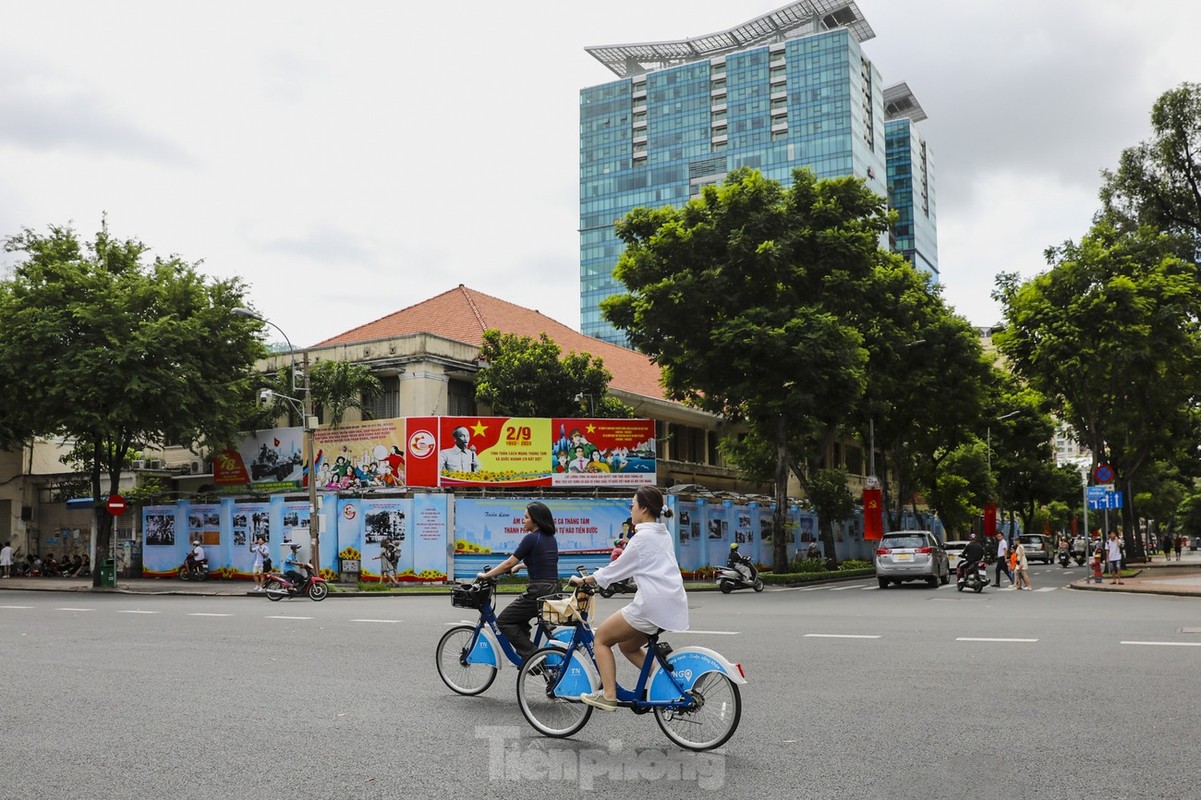 Duong pho TPHCM yen a den la thuong trong ngay nghi le-Hinh-7