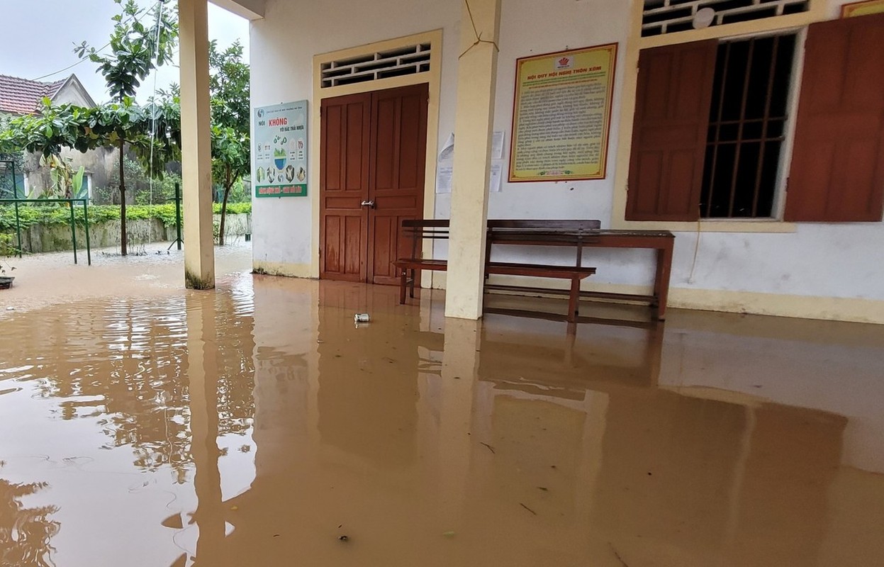 Mua keo dai, Ha Tinh ngap sau, nguoi dan vat va chay lu-Hinh-10